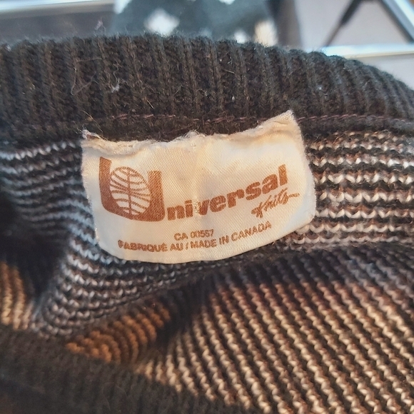 VINTAGE Aztec knitted crew neck sweater Made in Canada - Picture 9 of 10